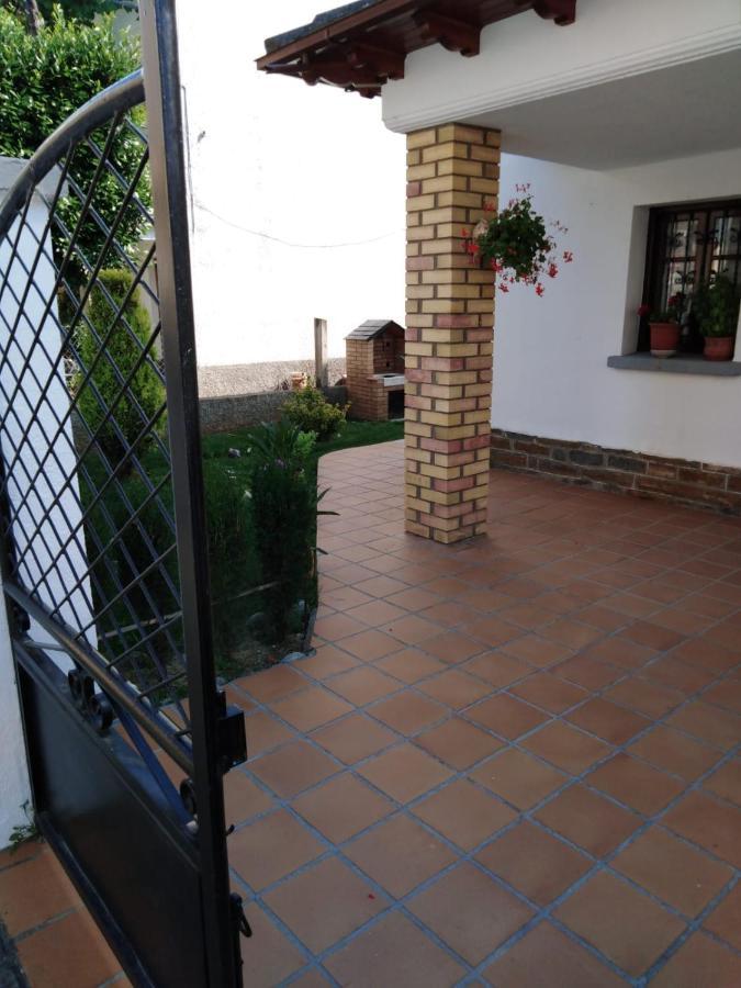 شقة Aínsa  في Apartamento Rural Casa Paco Con Chimenea Y Jacuzzi Exterior المظهر الخارجي الصورة